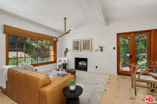 $1,868,000 | 9667 Yoakum Drive, Beverly Hills, CA 90210