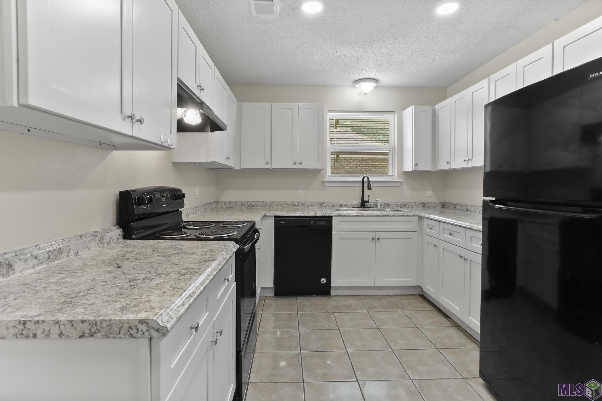 3936 Lassen Drive Baton Rouge, LA 70814 - Photo 3 of 10 Kitchen