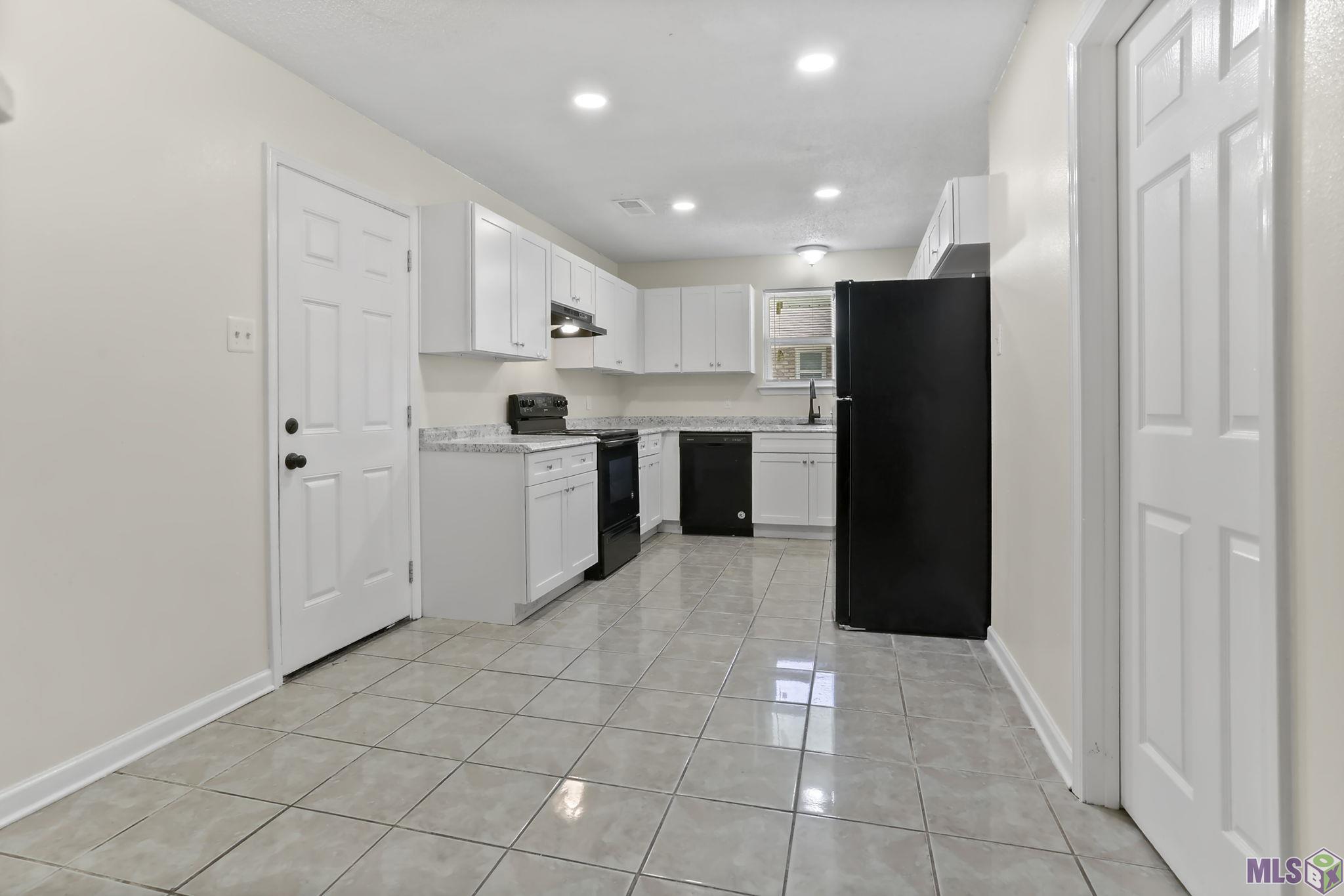 3936 Lassen Drive Baton Rouge, LA 70814 - Photo 4 of 10 Kitchen / Dining Room