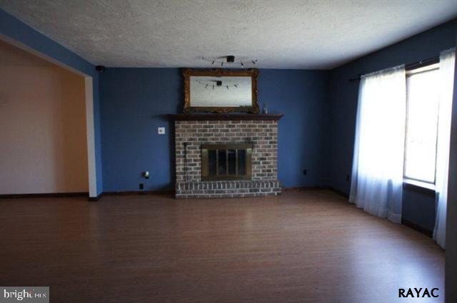1386 Bonbar Road York, PA 17403 - Photo 3 of 17 Gallery Image 3