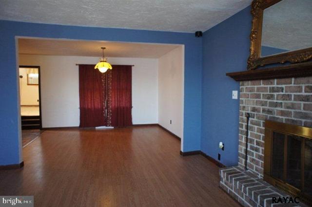 1386 Bonbar Road York, PA 17403 - Photo 4 of 17 Gallery Image 4