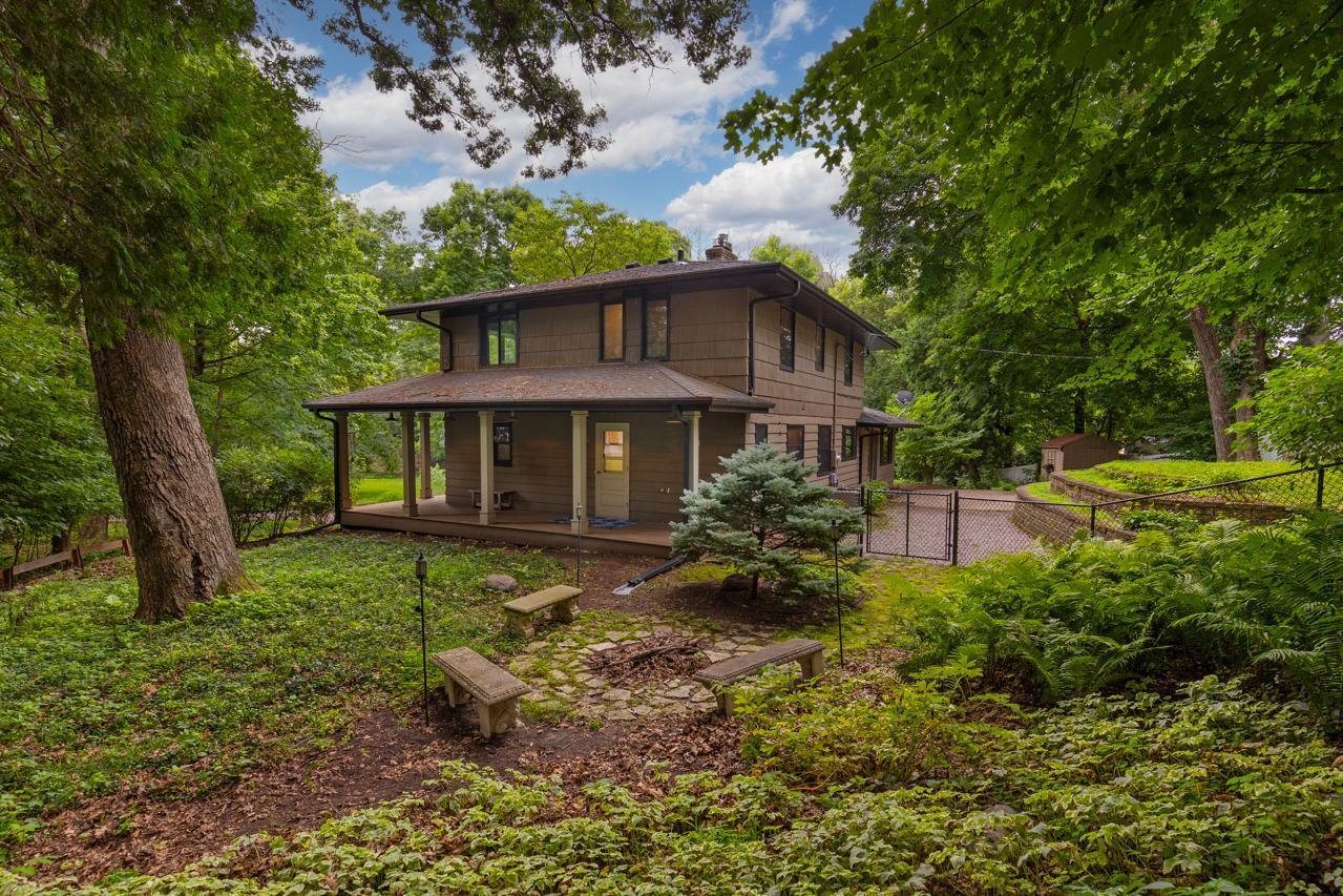 243 Bushaway Road Wayzata, MN 55391 - Photo 3 of 38 Gallery Image 3