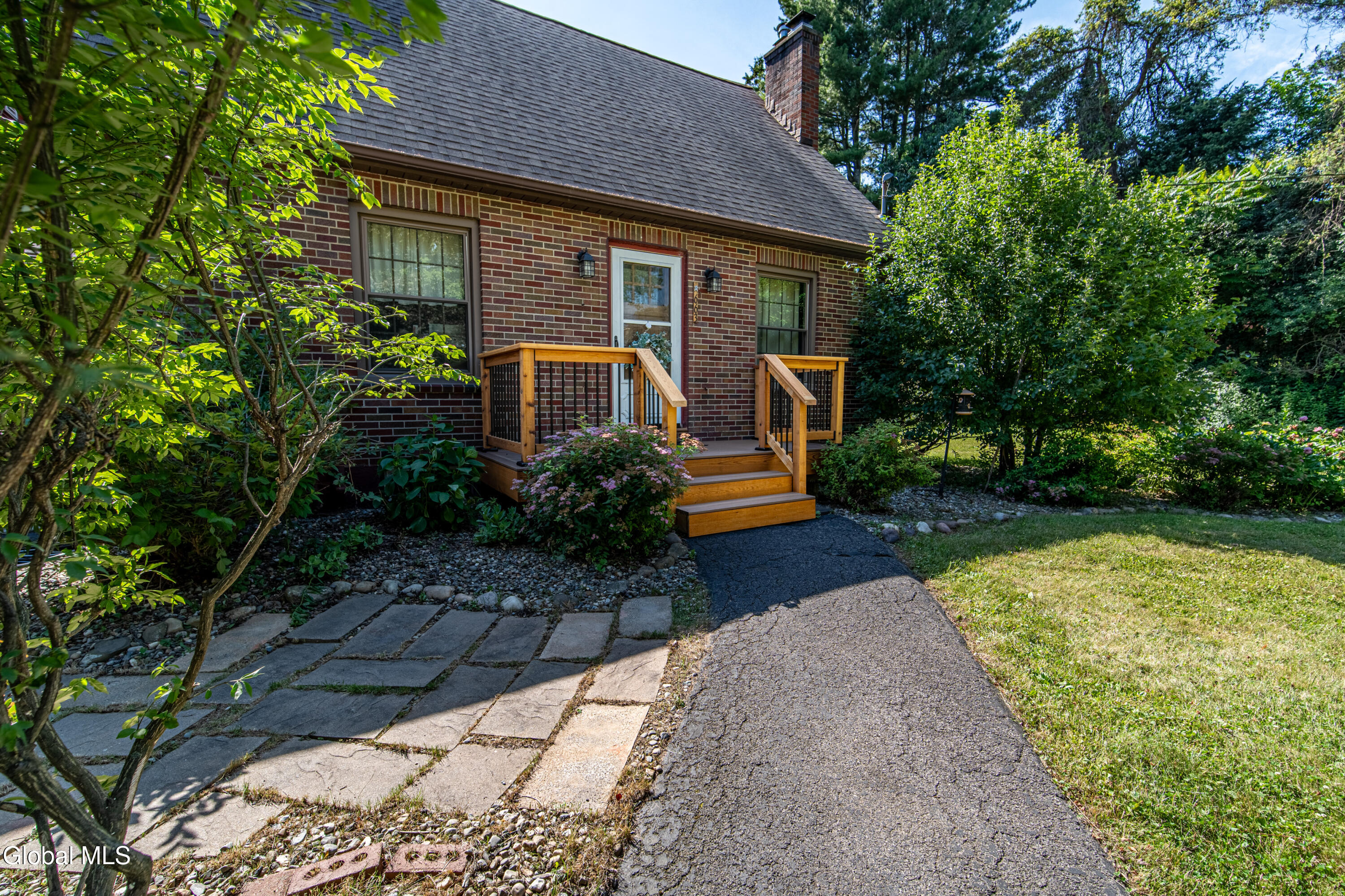 663 Sacandaga Road Glenville, NY 12302 - Photo 4 of 44 663 Sacandaga Rd