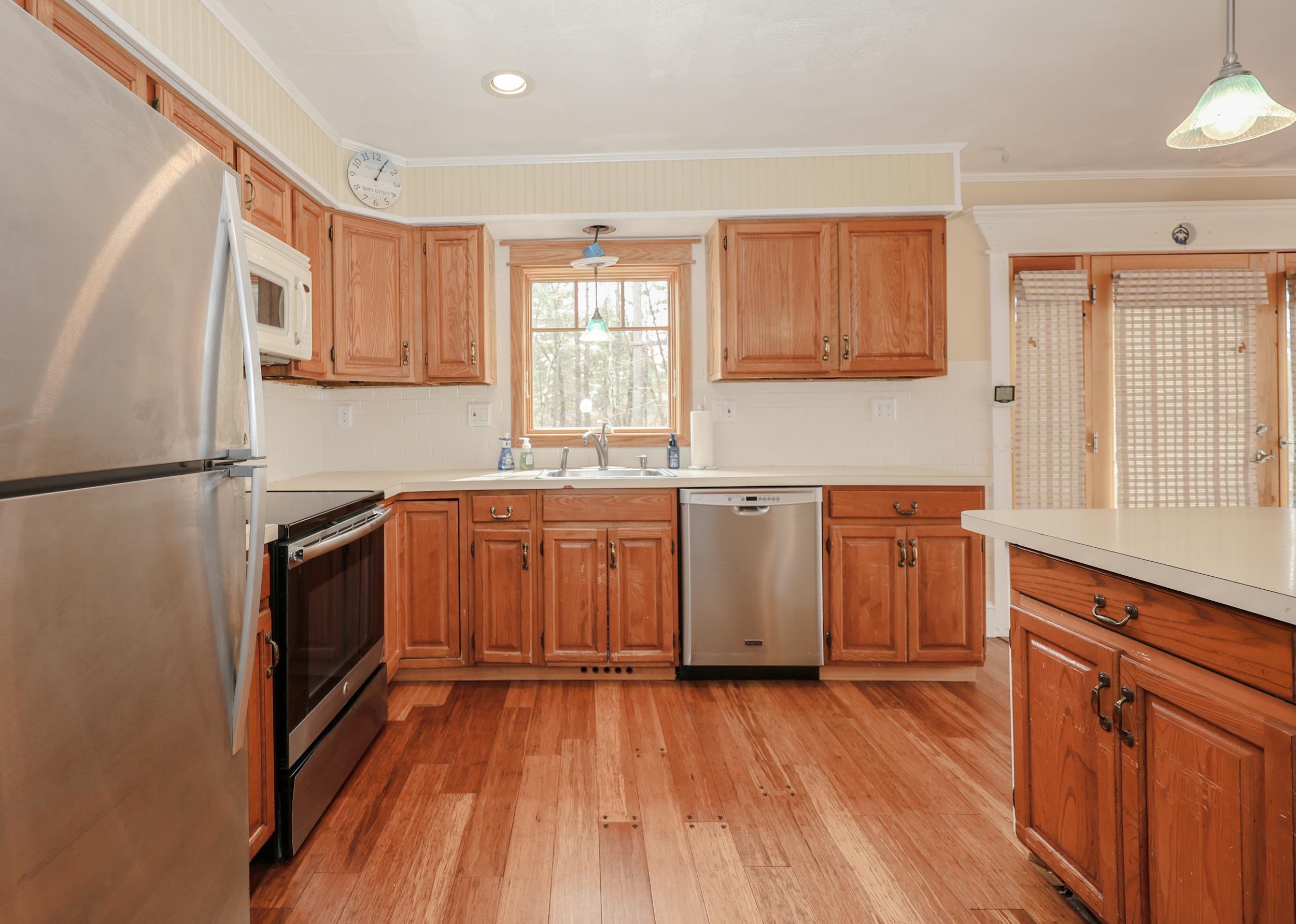 125 Pinecrest Road Litchfield, NH 03052 - Photo 14 of 44