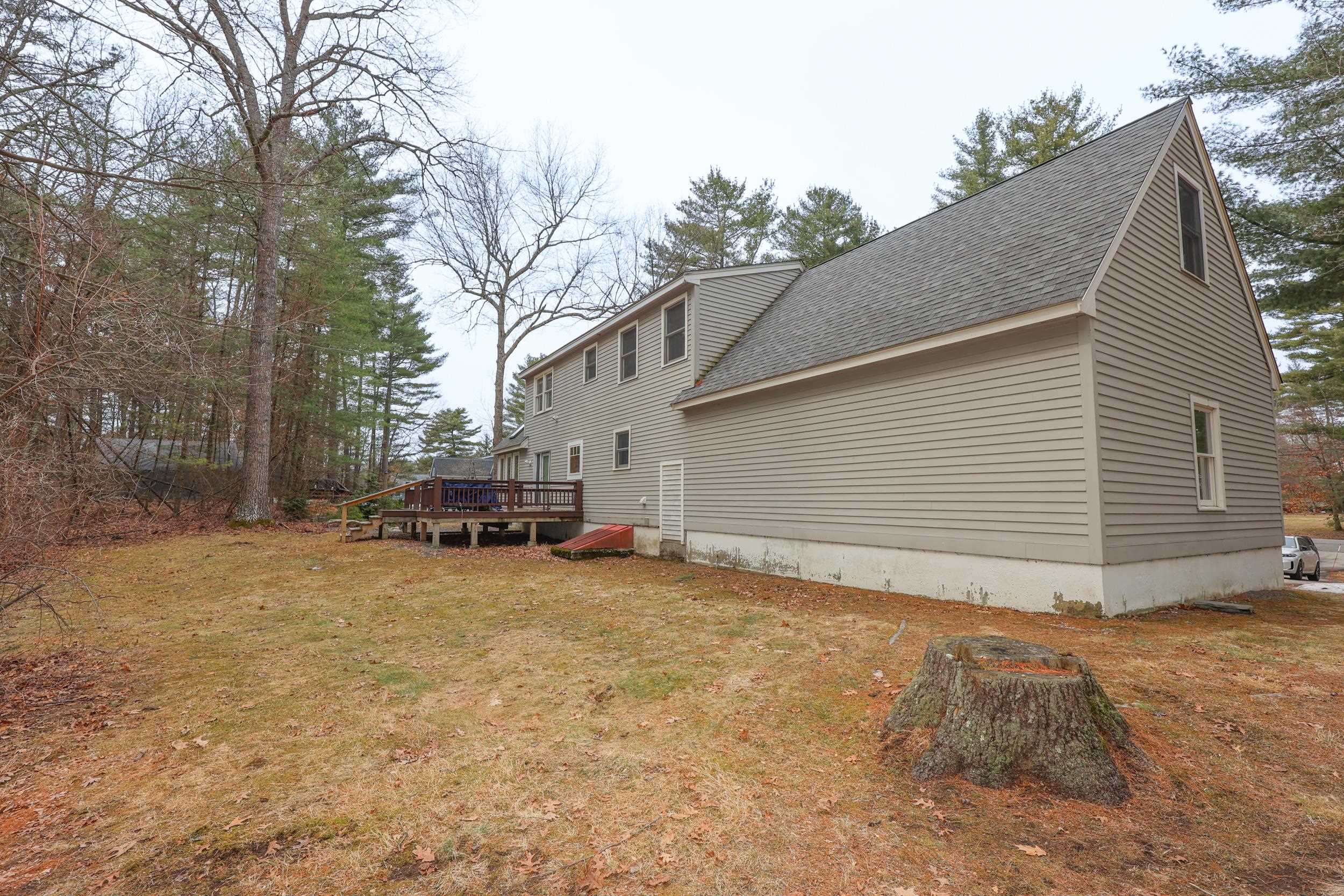 125 Pinecrest Road Litchfield, NH 03052 - Photo 3 of 44