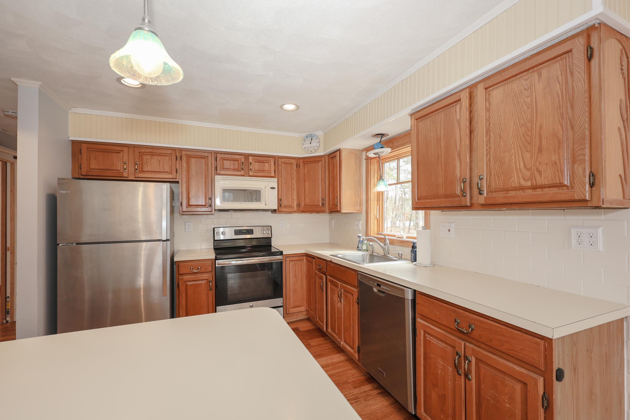 125 Pinecrest Road Litchfield, NH 03052 - Photo 10 of 44