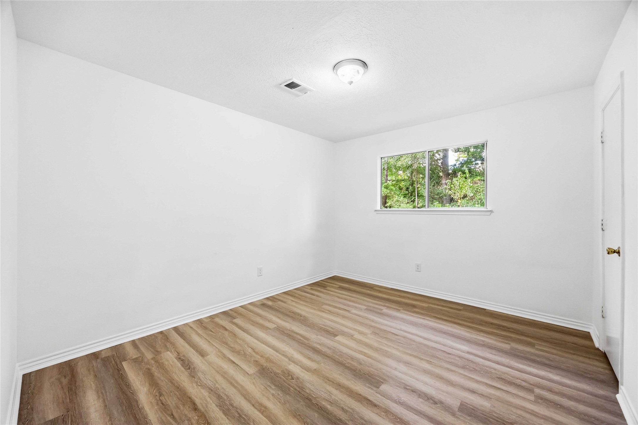 6 Postvine Court Spring, TX 77381 - Photo 27 of 37 Bedroom 2
