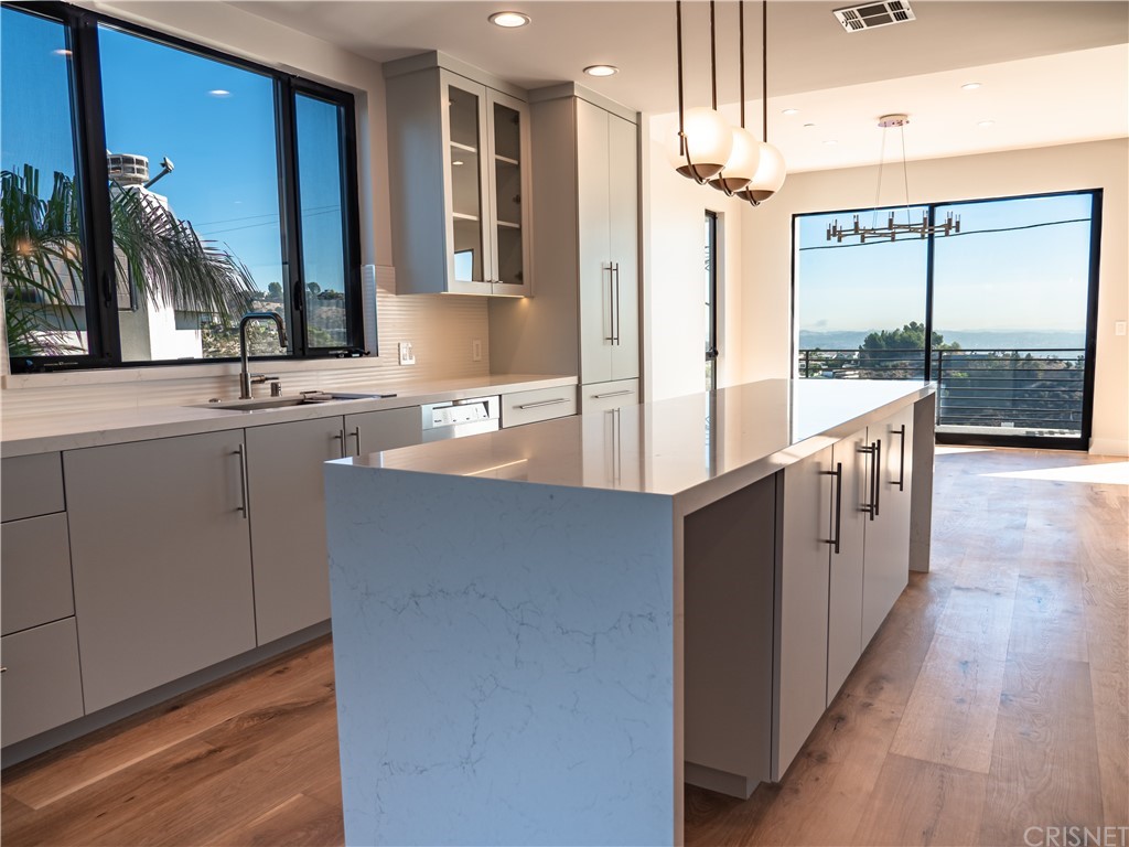 8184 Mannix Drive Los Angeles, CA 90046 - Photo 12 of 53 Kitchen