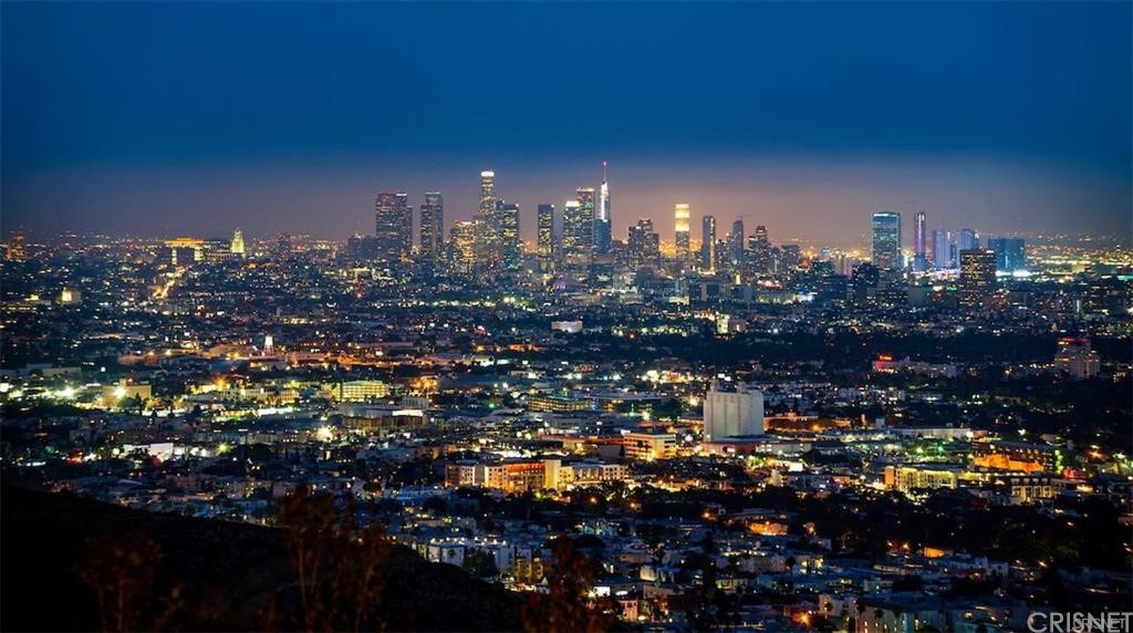 8184 Mannix Drive Los Angeles, CA 90046 - Photo 5 of 53 a view of a city