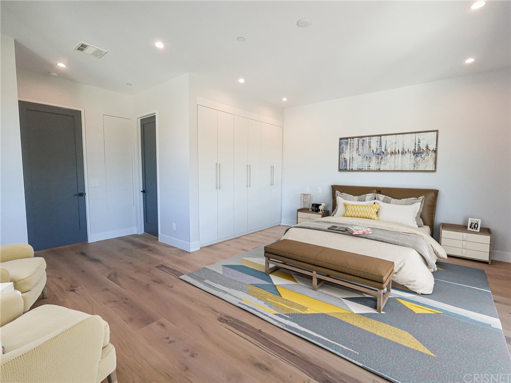 8184 Mannix Drive Los Angeles, CA 90046 - Photo 48 of 53 a bedroom with a bed and a couch