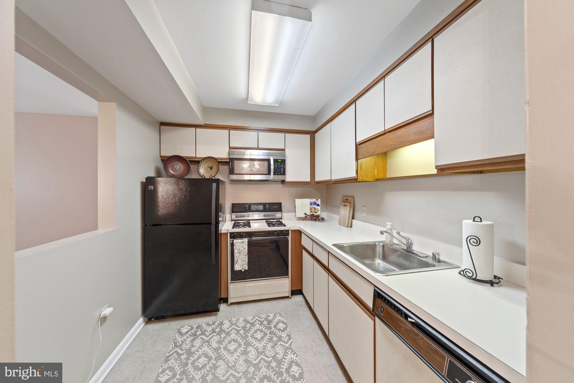 519 Epsom Road, Unit TB Towson, MD 21286 - Photo 9 of 24 And some updated appliances.
