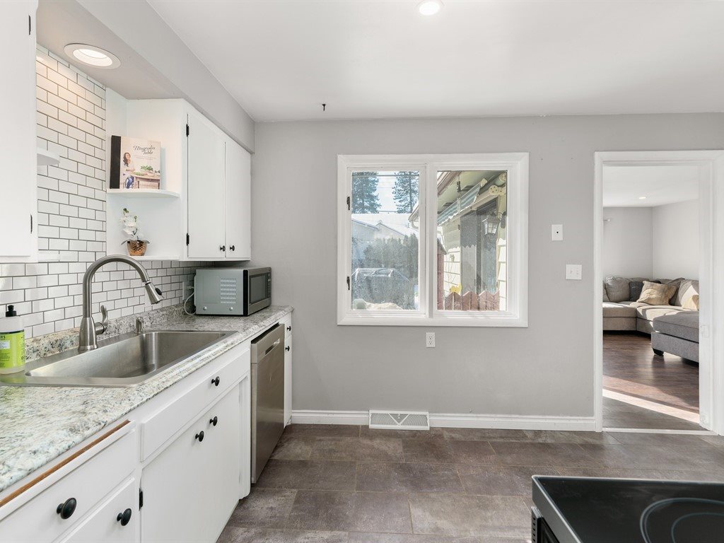 519 West Barnes Road Spokane, WA 99218 - Photo 7 of 20