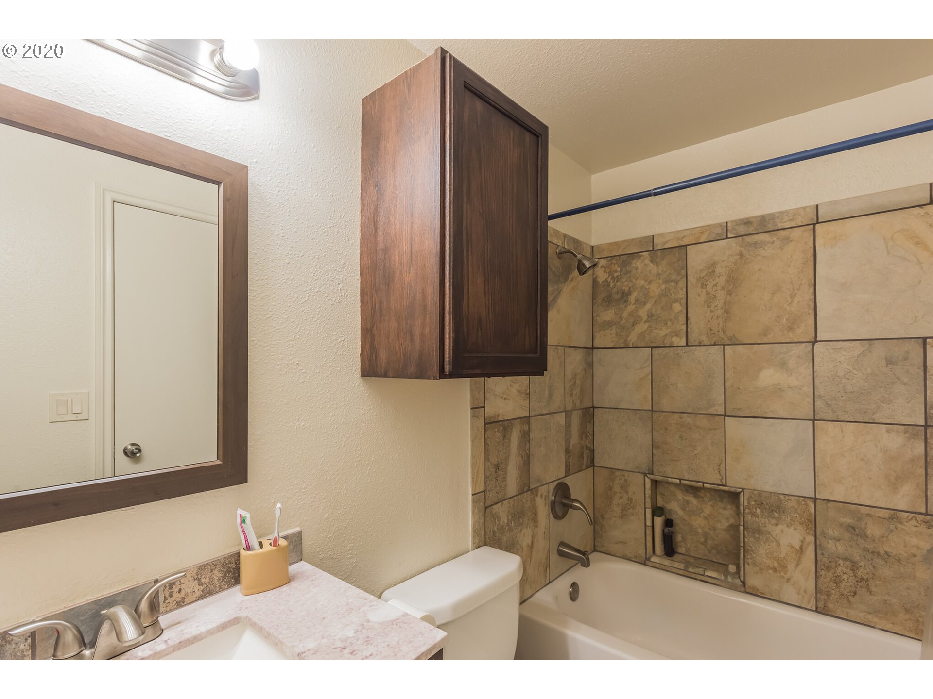 3670 Southwest 2nd Street Gresham, OR 97030 - Photo 17 of 30 Bathroom
