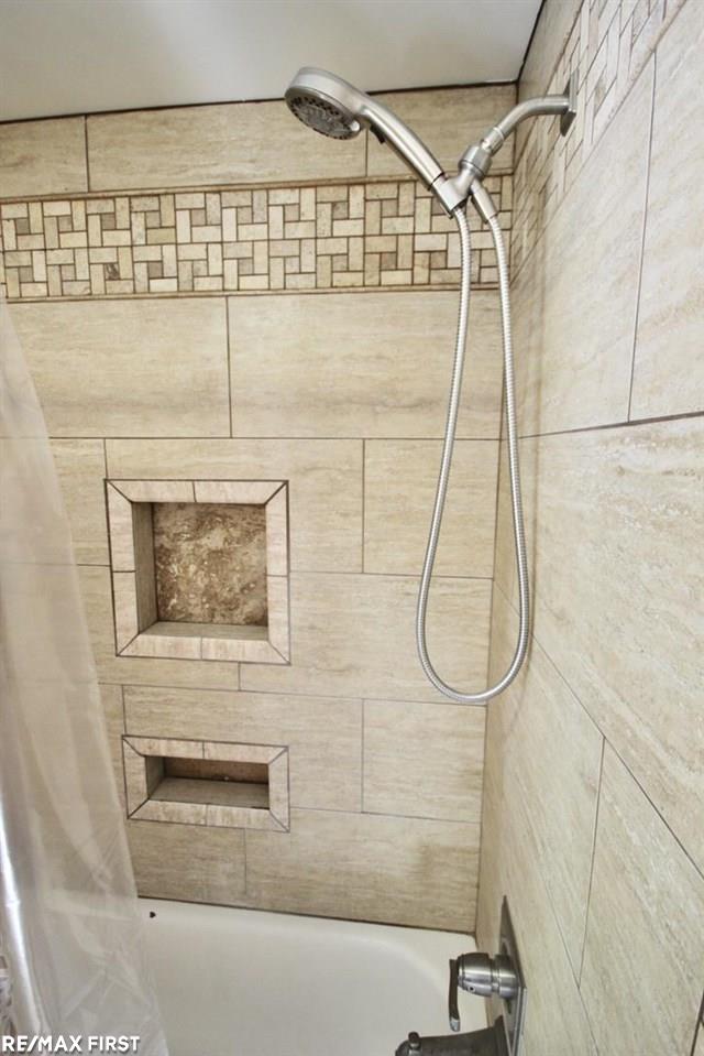 807 Lake Forest Road Rochester Hills, MI 48309 - Photo 45 of 63