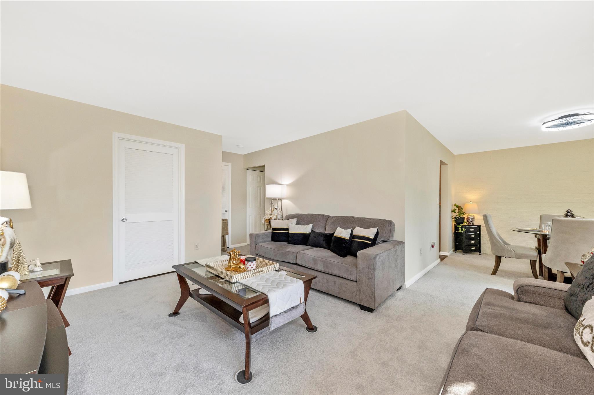 19315 Club House Road, Unit 201 Gaithersburg, MD 20886 - Photo 16 of 33 Living Room