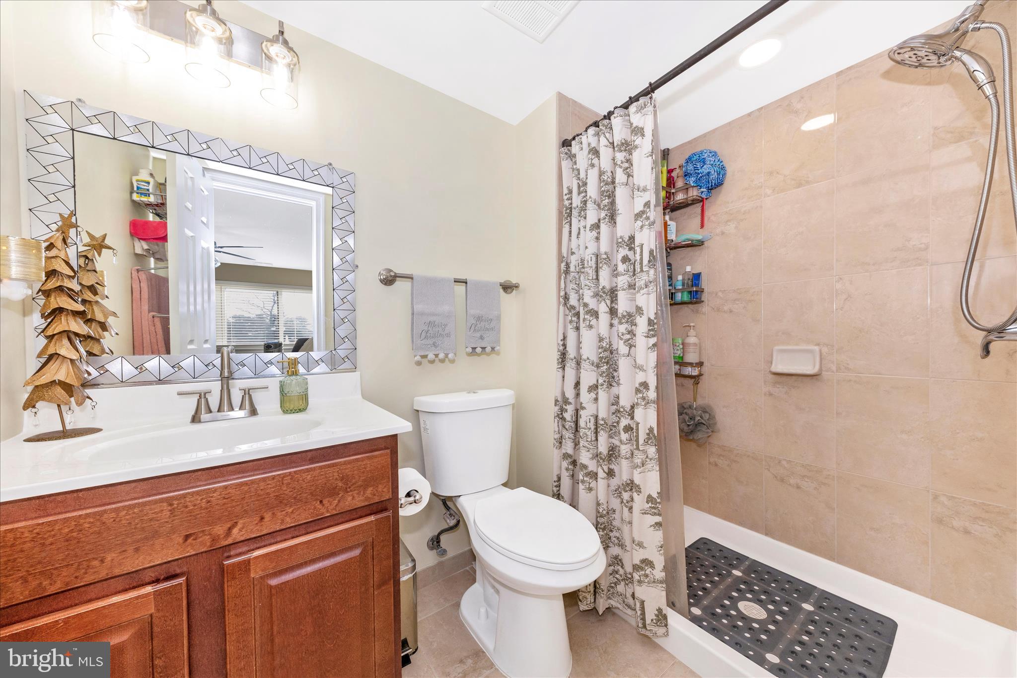 19315 Club House Road, Unit 201 Gaithersburg, MD 20886 - Photo 21 of 33 Primary Bathroom