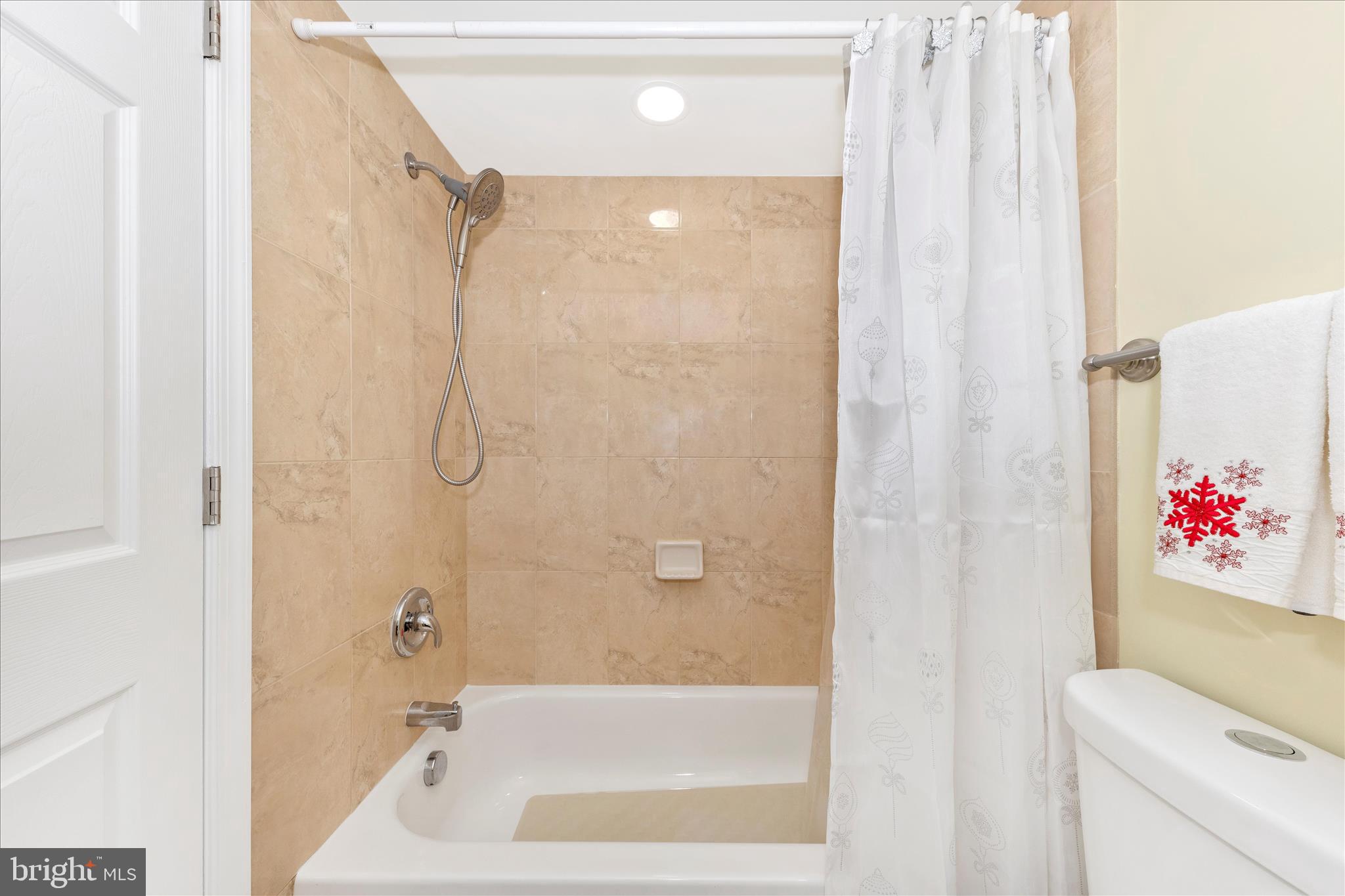 19315 Club House Road, Unit 201 Gaithersburg, MD 20886 - Photo 26 of 33 Hall Bath