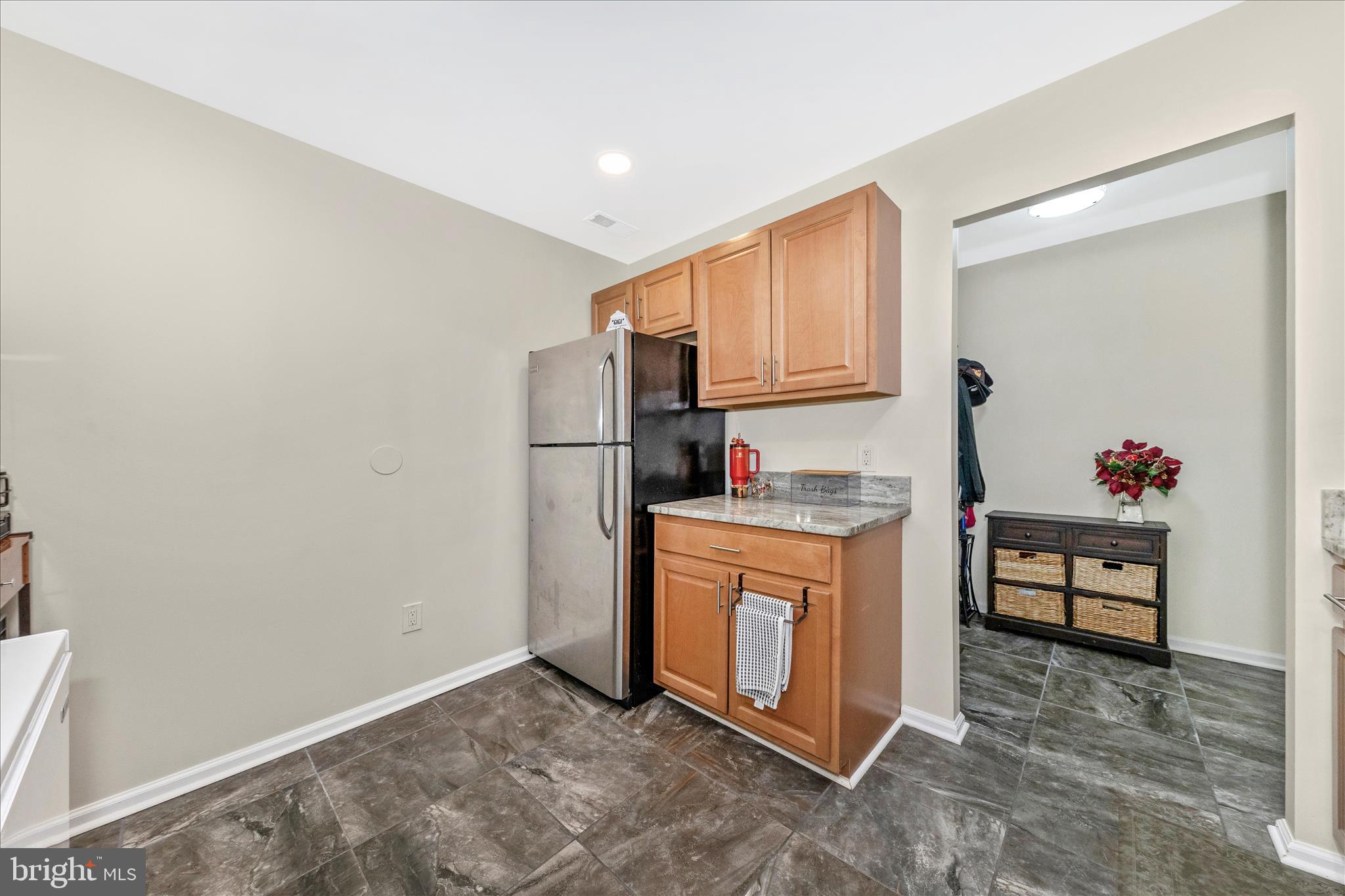 19315 Club House Road, Unit 201 Gaithersburg, MD 20886 - Photo 9 of 33 Kitchen