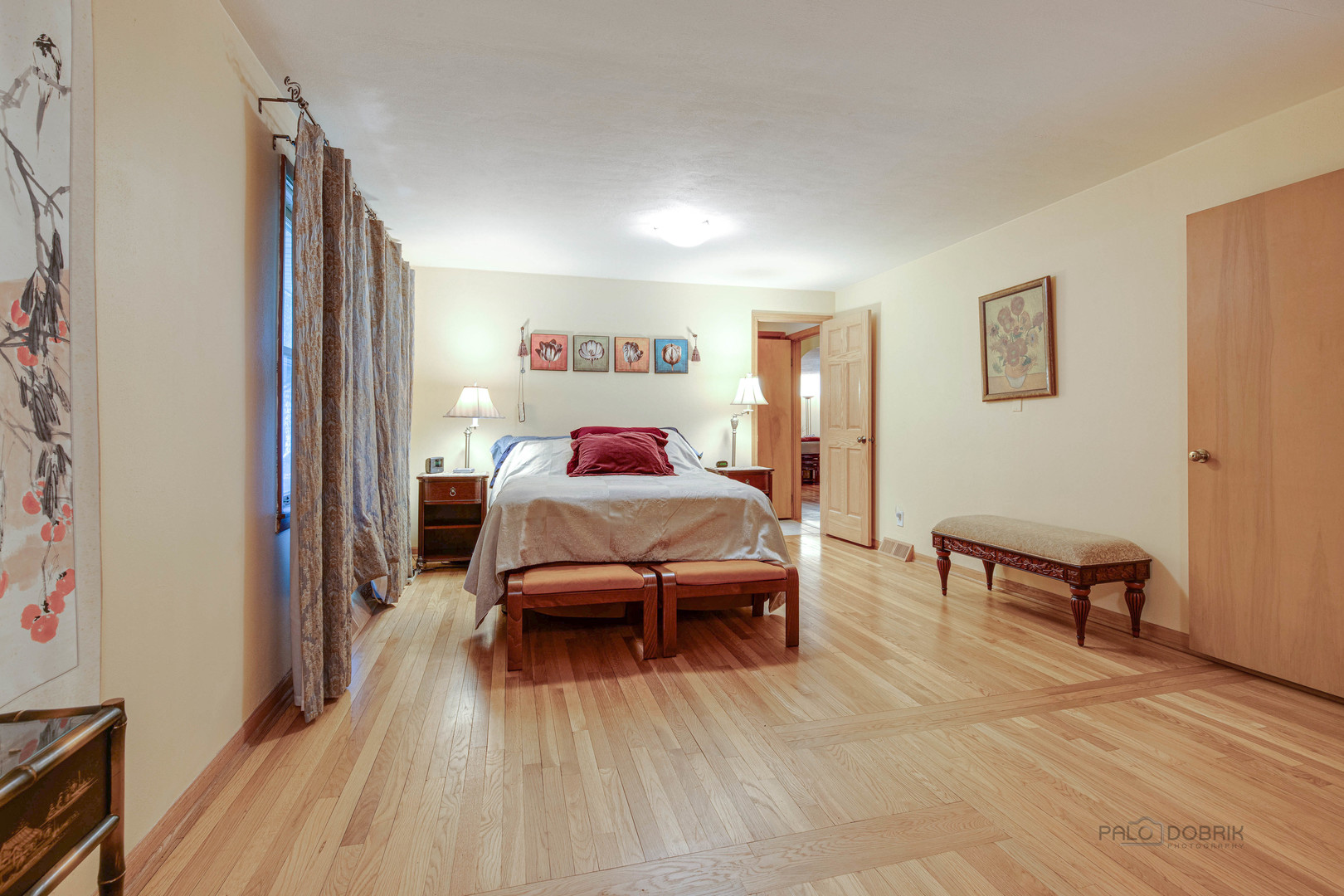 260 North St Marys Road Libertyville, IL 60048 - Photo 12 of 34 a living room with furniture and a wooden floor