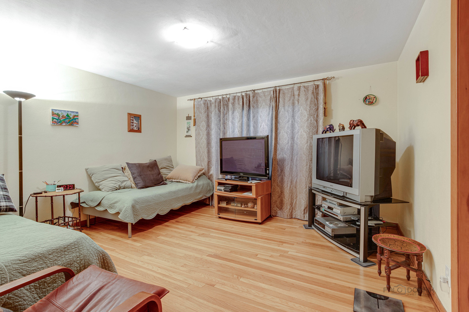 260 North St Marys Road Libertyville, IL 60048 - Photo 17 of 34 a living room with furniture and a flat screen tv