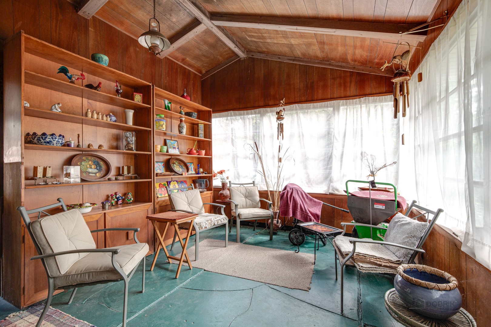 260 North St Marys Road Libertyville, IL 60048 - Photo 22 of 34 a living room with furniture and a window