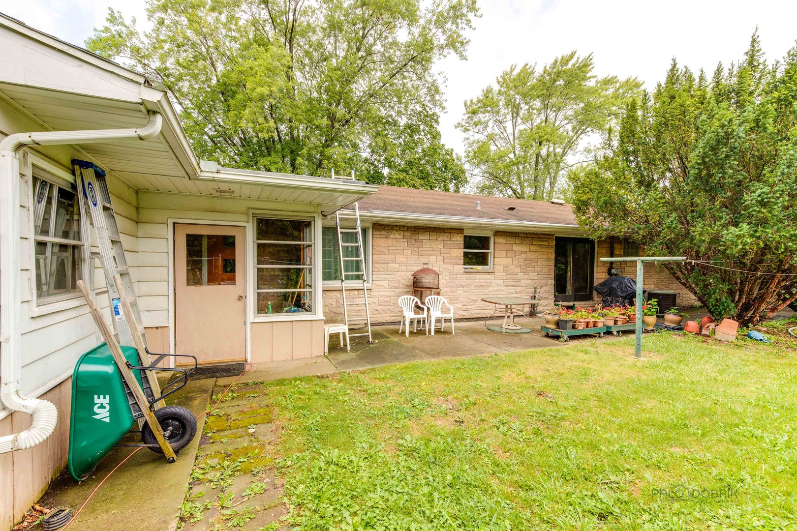 260 North St Marys Road Libertyville, IL 60048 - Photo 29 of 34 a view of a house with backyard porch and sitting area