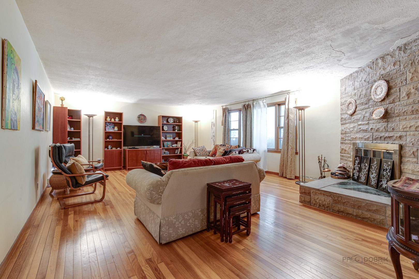 260 North St Marys Road Libertyville, IL 60048 - Photo 4 of 34 a living room with fireplace furniture and a wooden floor