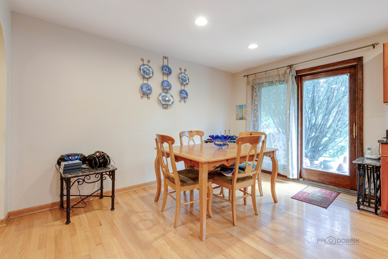 260 North St Marys Road Libertyville, IL 60048 - Photo 7 of 34 a dining room with furniture and wooden floor