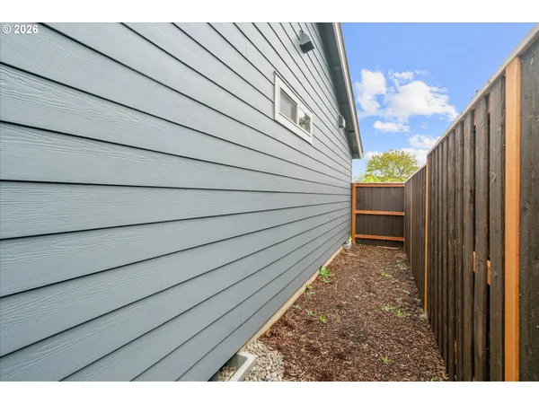 $399,900 | 12252 Meadowlawn Drive, Oregon City, OR 97045