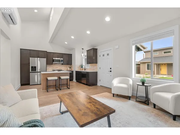 $399,900 | 12252 Meadowlawn Drive, Oregon City, OR 97045