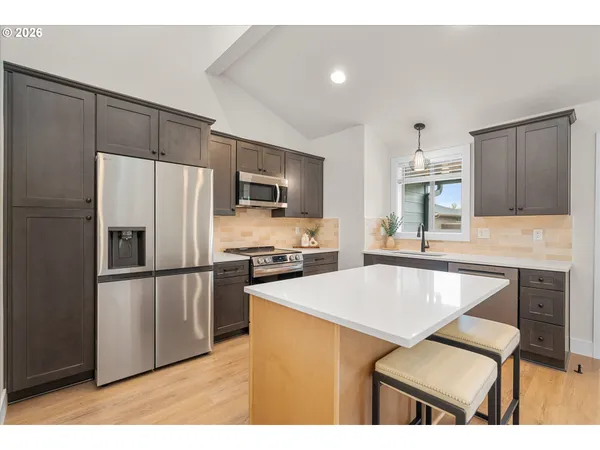 $399,900 | 12252 Meadowlawn Drive, Oregon City, OR 97045