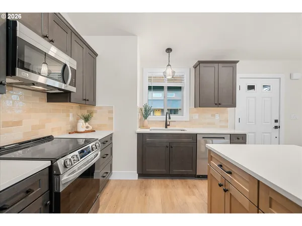 $399,900 | 12252 Meadowlawn Drive, Oregon City, OR 97045