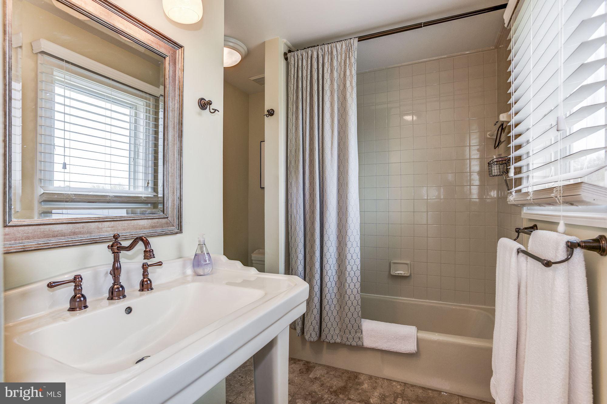 37573 North Fork Road Purcellville, VA 20132 - Photo 22 of 30 Bath (Master)