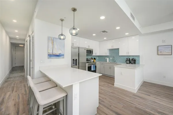 $3,600 | 1703 North Tamiami Trail, Unit 207, Sarasota, FL 34236