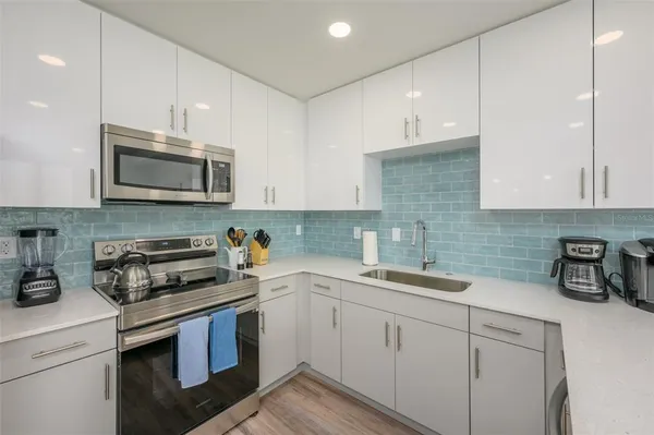 $3,600 | 1703 North Tamiami Trail, Unit 207, Sarasota, FL 34236