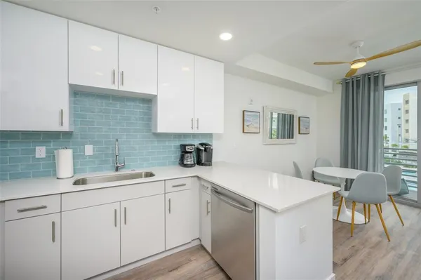 $3,600 | 1703 North Tamiami Trail, Unit 207, Sarasota, FL 34236