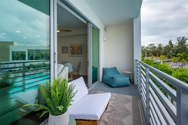 $3,200 | 1703 North Tamiami Trail, Unit 207, Sarasota, FL 34236