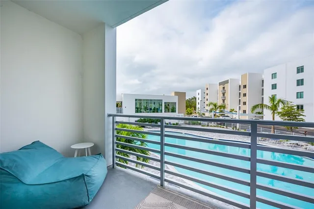 $3,200 | 1703 North Tamiami Trail, Unit 207, Sarasota, FL 34236