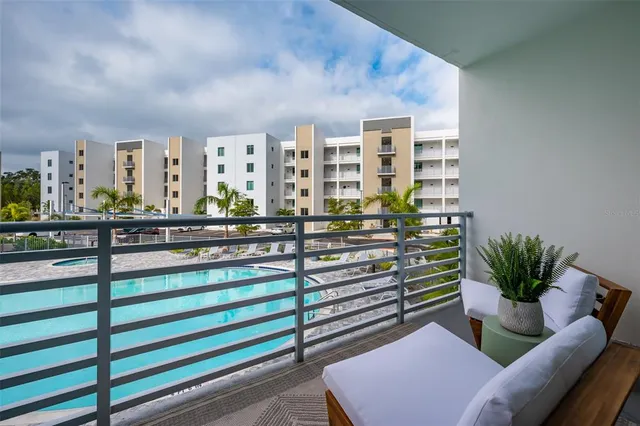 $3,200 | 1703 North Tamiami Trail, Unit 207, Sarasota, FL 34236