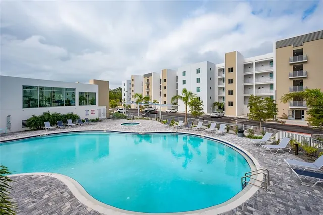 $3,200 | 1703 North Tamiami Trail, Unit 207, Sarasota, FL 34236