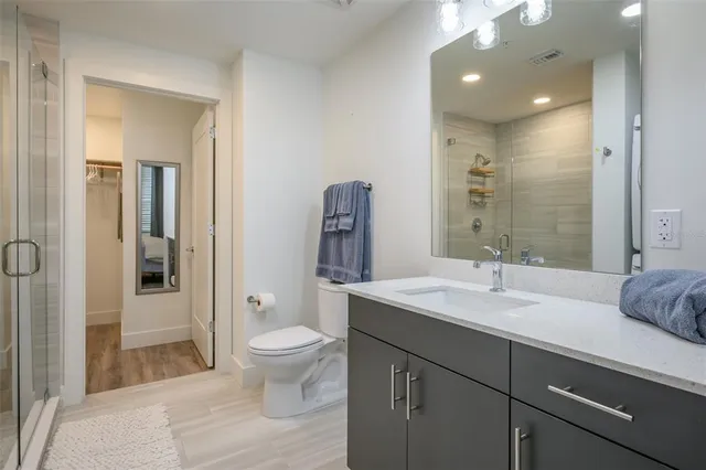 $3,200 | 1703 North Tamiami Trail, Unit 207, Sarasota, FL 34236