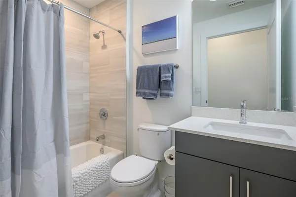 $3,600 | 1703 North Tamiami Trail, Unit 207, Sarasota, FL 34236