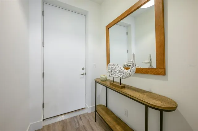 $3,200 | 1703 North Tamiami Trail, Unit 207, Sarasota, FL 34236