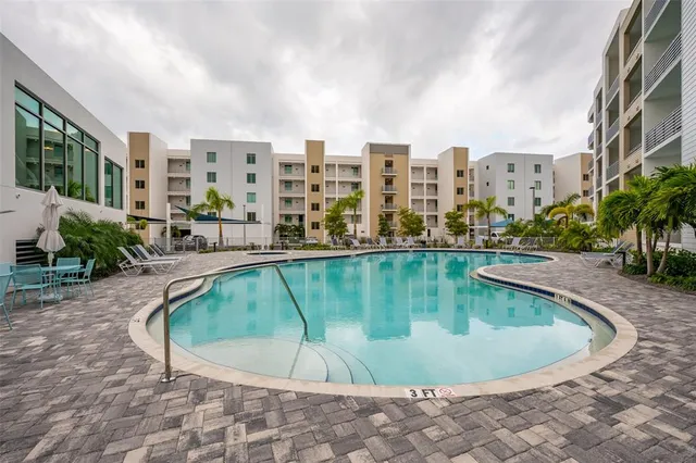 $3,200 | 1703 North Tamiami Trail, Unit 207, Sarasota, FL 34236