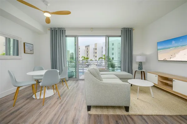 $3,600 | 1703 North Tamiami Trail, Unit 207, Sarasota, FL 34236