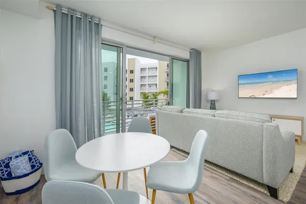 $3,600 | 1703 North Tamiami Trail, Unit 207, Sarasota, FL 34236