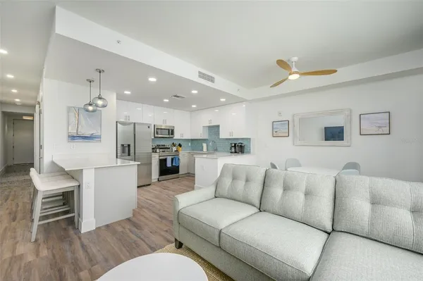 $3,600 | 1703 North Tamiami Trail, Unit 207, Sarasota, FL 34236