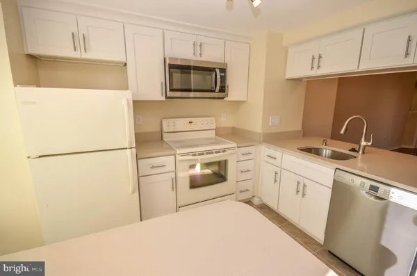 $2,700 | 8711 Ravenglass Way, Montgomery Village, MD 20886
