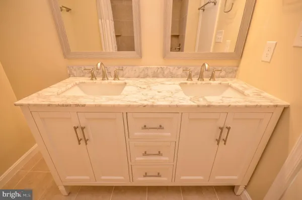 $2,700 | 8711 Ravenglass Way, Montgomery Village, MD 20886