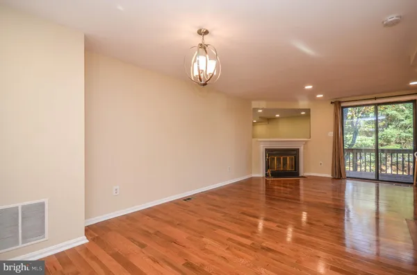 $2,700 | 8711 Ravenglass Way, Montgomery Village, MD 20886